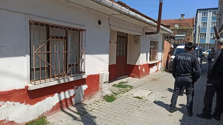 Bursa’da yalnız yaşayan adam evinde ölü bulundu