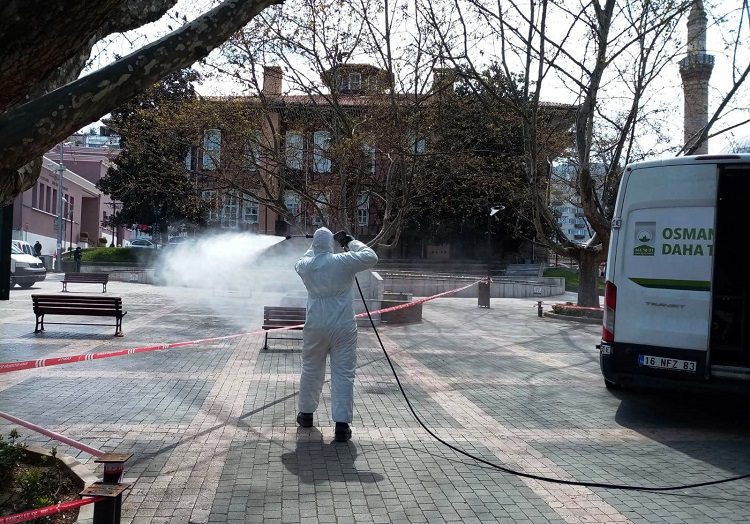 Osmangazi’de 1 haftada 800 kamu binası dezenfekte edildi