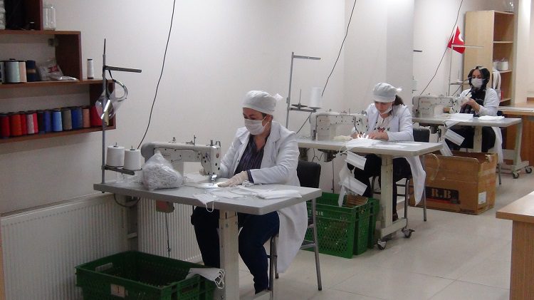İnegöl’de günde 10 bin maske üretimi başladı