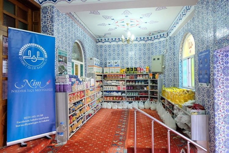 Bursa’da caminin bir bölümü ihtiyaç sahipleri için markete çevrildi