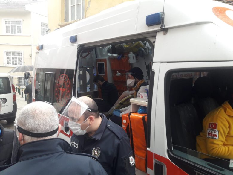 Bursa’da bir genç önce babasını sonra kendisini bıçakladı