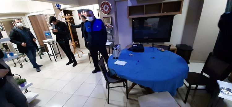 Bursa’da kaçak kumarhanelere zabıta baskını
