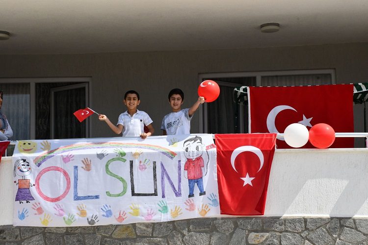 Kestel’de çocuklara 23 Nisan sürprizi