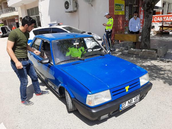 Abart egzoz taktırıp ehliyetsiz trafiğe çıktı, cezası büyük oldu