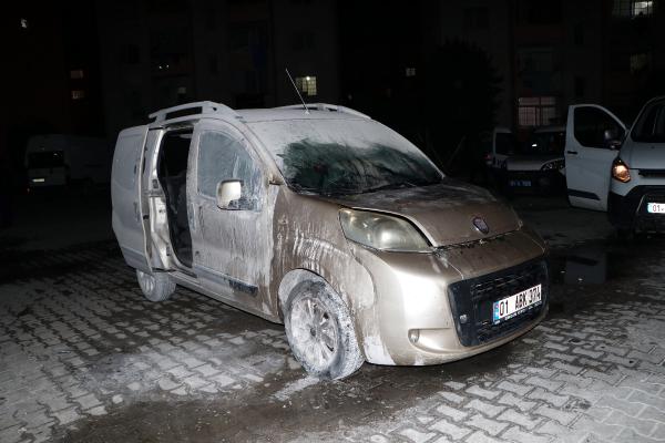 Adana’da iki şüpheli, park halindeki hafif ticari aracı kundakladı