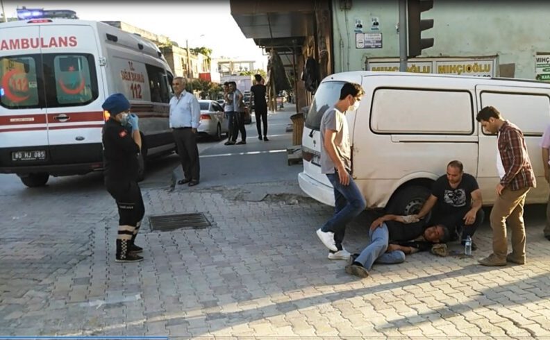 Afri̇ka Sıcağından Etki̇lenen Yaşlı Adam Yolda Bayıldı