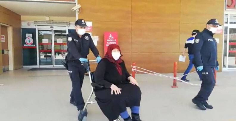 Bursa’da Torun Şiddeti! Babaanne ve dedesi̇ni̇ darp etti̇…