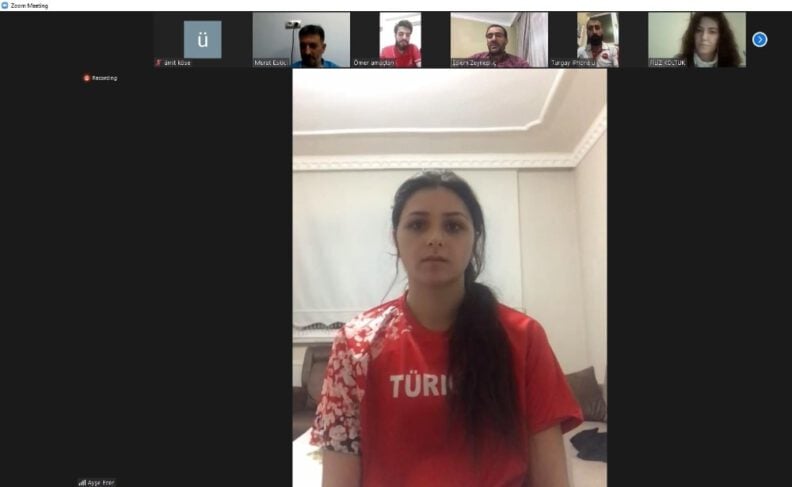 Atleti̇zm Sporcuları İle Vi̇deo Konferans Yapıldı