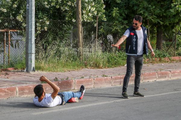 Bariyerleri aşıp karantina bölgesinden kaçan 2 kişi yakalandı