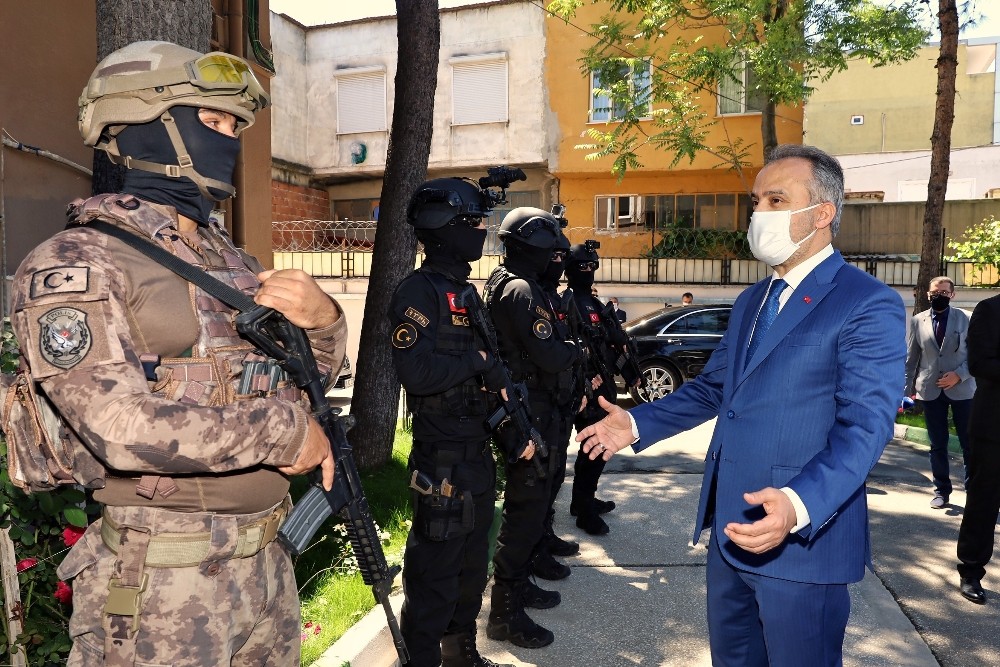 Bursa’da bayramda çalışanlar unutulmadı