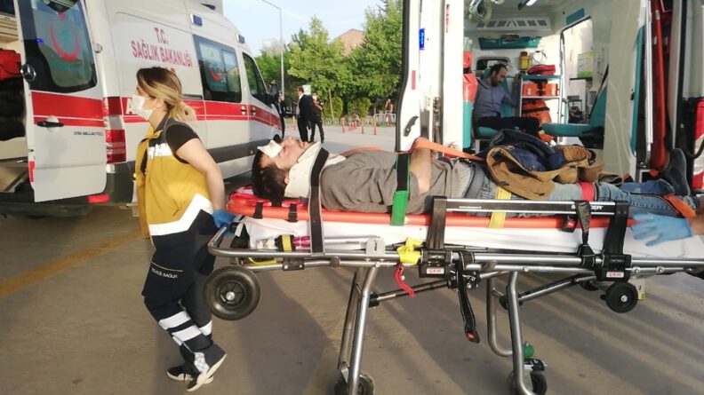 Bursada Motosiklet Yayaya Çarptı: 3 Yaralı