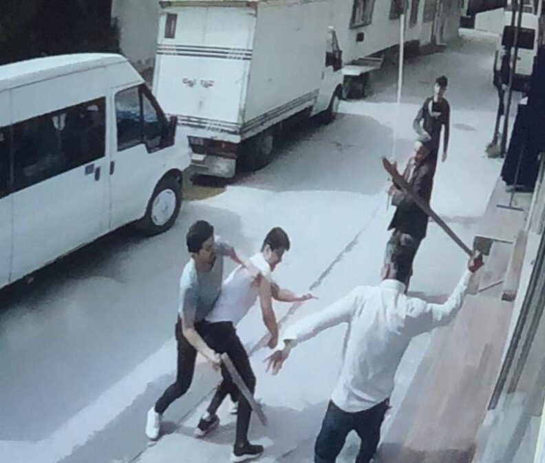 Bursa’da yevmiyesini alamayan işçiler iş yerini bastı