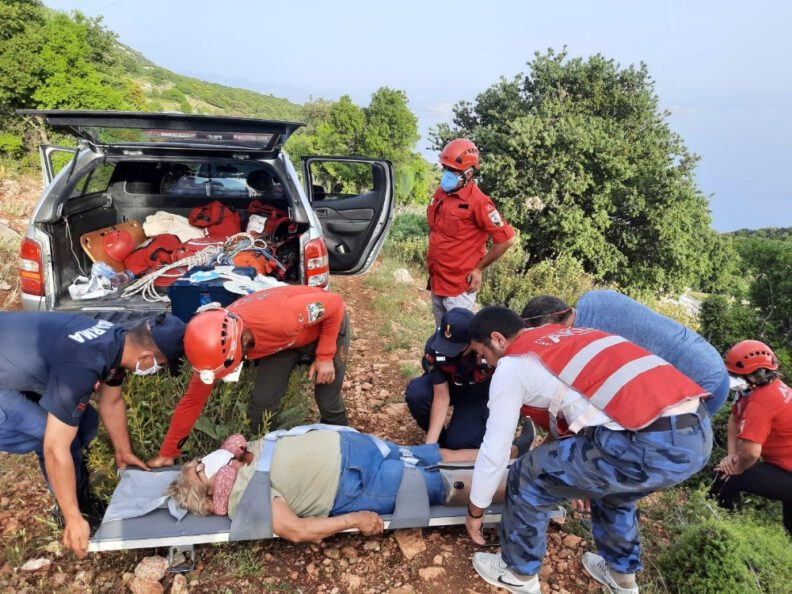 Dağlık Alanda Kadın Ve Oğluna Jandarma Ve Akuttan Kurtarma Operasyonu