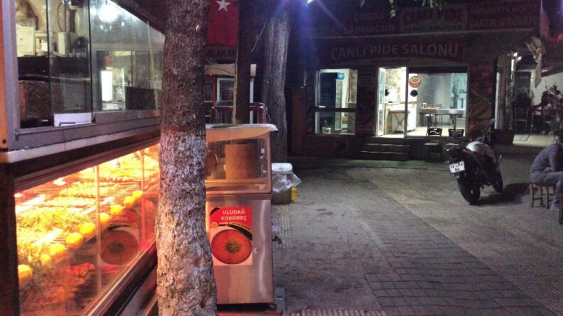 Bursa’da hırsızlar 1 saate 5 dükkan sığdırdı