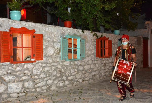 Datçalılar, 19 Mayıs’ta marşlarla sahura uyandı
