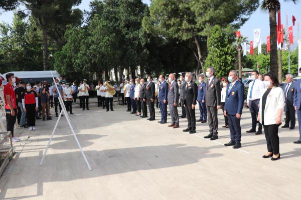 Denizli’de maskeli ve mesafeli 19 Mayıs kutlaması