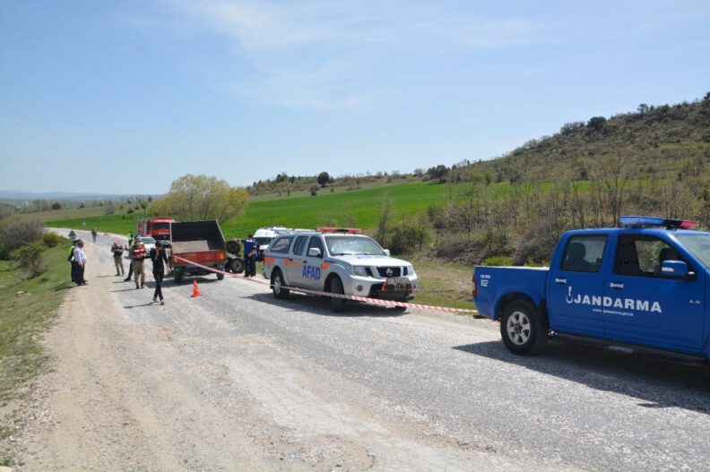 Devri̇len Traktörün Altında Sıkışarak Can Verdi̇