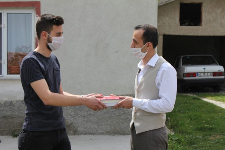Domani̇çte İki̇ Anlamlı Güne İki̇ Hedi̇ye