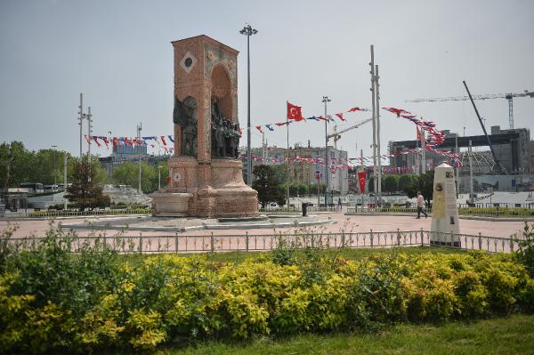 Fotoğraflar// İstanbul’da yasağın 3’üncü gününde cadde ve meydanları boş kaldı