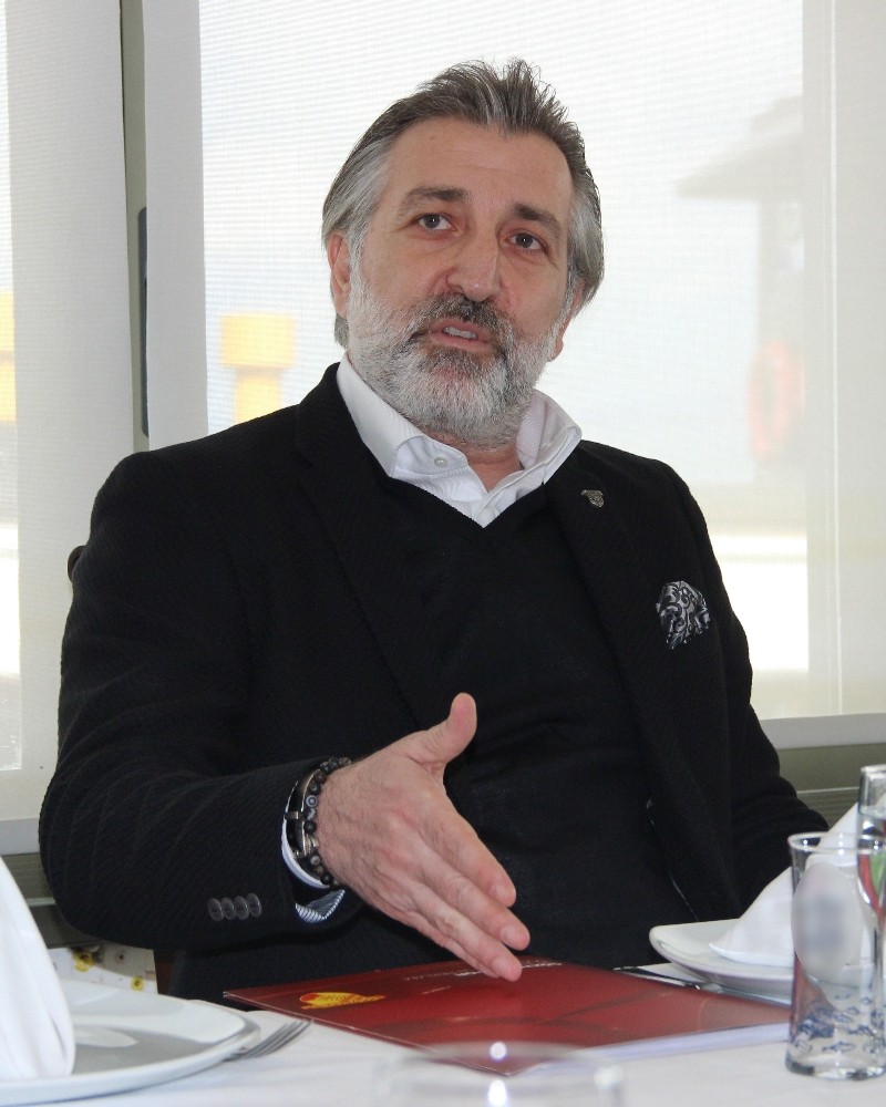 Göztepe Başkanveki̇li̇ Talat Papatya: “Futbol Cami̇ası Zor Günleri̇ Bi̇rli̇kte Atlatacak”