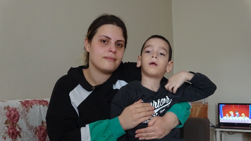 Bursalı ‘aile serebral palsi’ hastası Yusuf için ilaç arıyor