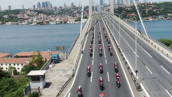 (Hava fotoğrafları)  15 Temmuz Şehitler Köprüsü’nde 19 Mayıs’ korteji