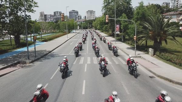(havadan fotoğraflarla) Motosikletli polis konvoyu Bağdat Caddesi’nden geçti
