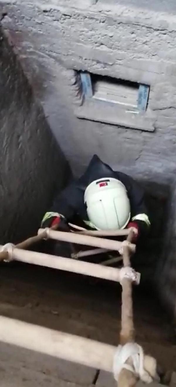 Havalandırma boşluğuna düşen yavru kedi kurtarıldı