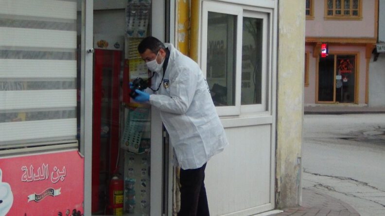 Bursa’da hırsızlar kumbaralardaki paraya göz koydular