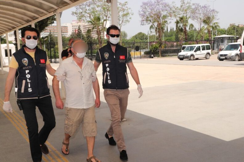İslami̇yete hakaret iddiasıyla gözaltına alınmıştı… Tutuklandı