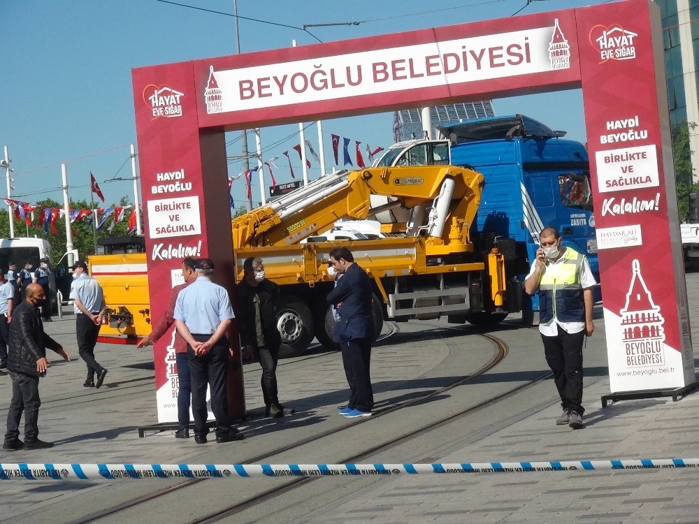 İki belediyenin zabıta ekipleri karşı karşıya geldi