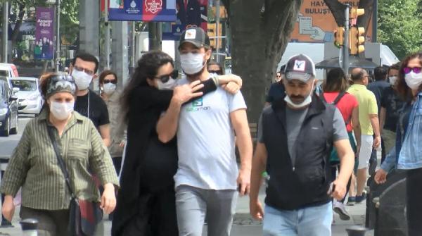 Ne maske ne sosyal mesafe… Kadıköy’de korkutan görüntü