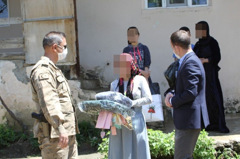 Kaymakam Güven’den Çocuklara Bayram Hedi̇yesi̇