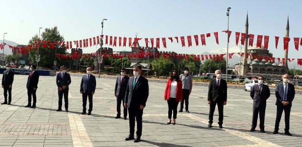 Kayseri’de, ‘sosyal mesafe’li 19 Mayıs töreni