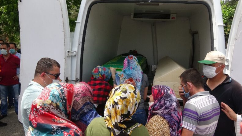 Kocasının Katletti̇ği̇ Kadın Dualarla Defnedi̇ldi̇