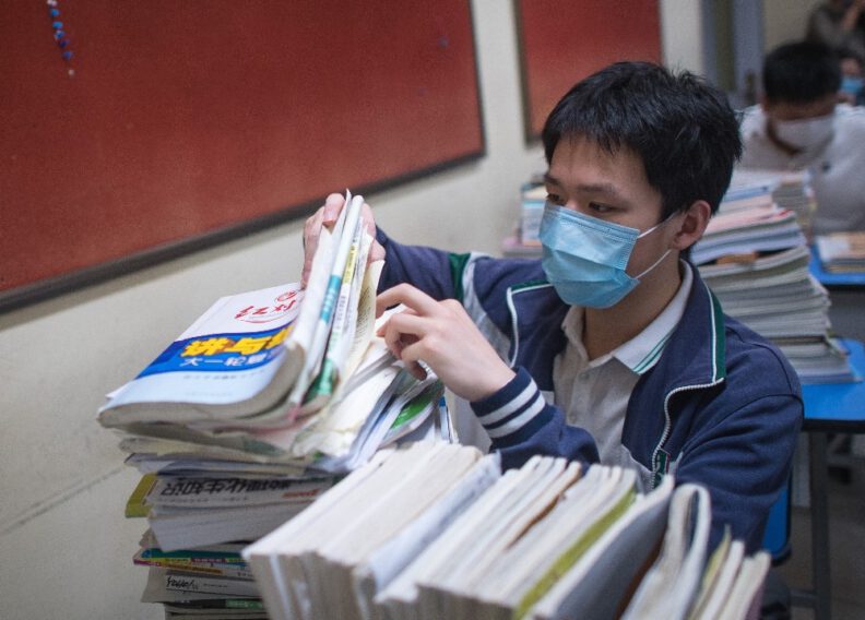 Wuhan’da okullar açıldı