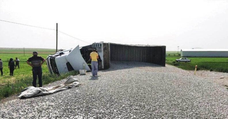 Kuluda Tır İle Otomobi̇l Çarpıştı: 3 Yaralı