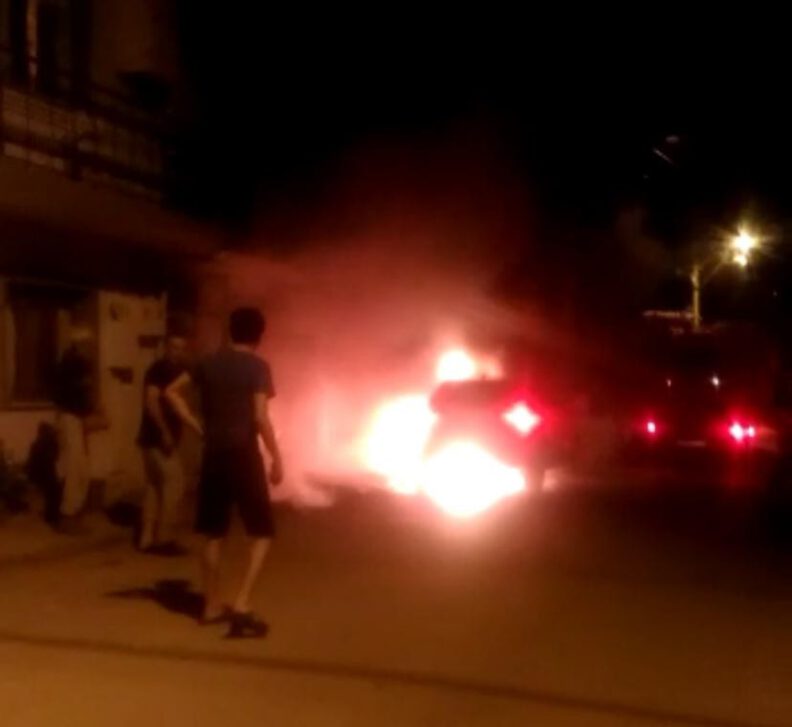 Bursa’da alev alan otomobil hurdaya döndü