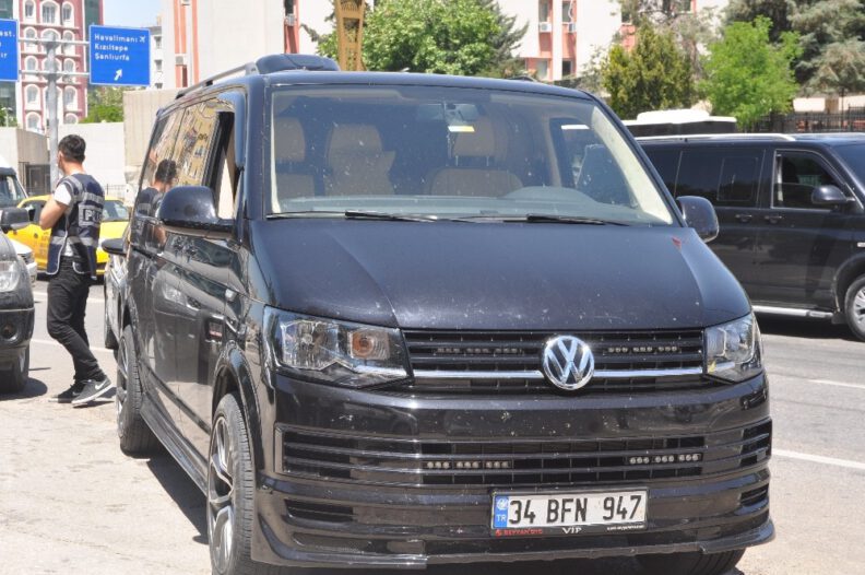 Mardi̇nde Çakar Lamba Takılan Aracın Sürücüsüne Bi̇n 228 Li̇ra Ceza