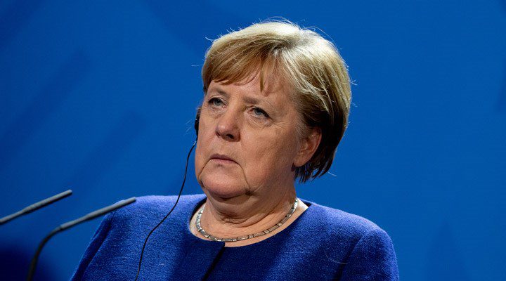 Merkel’in e-posta hesapları hacklendi