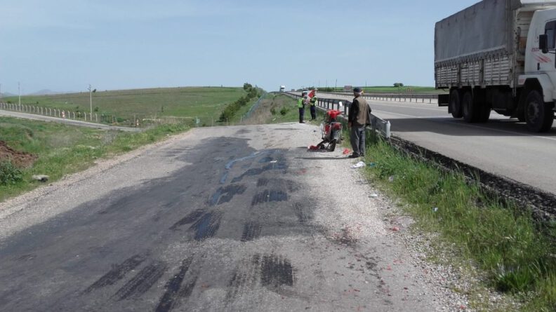 Motosi̇klete Kasksız Bi̇nen Yolcu Hayatını Kaybetti̇