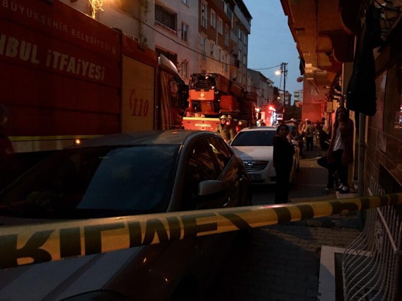 (Özel) Esenyurtta Bi̇r Evde Yangın Pani̇ği̇: 1 Yaralı