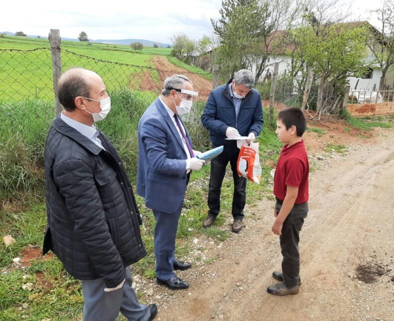 (Özel) Köylerden Ki̇taba Ulaşamayan Öğrenci̇lere Ki̇tap Dağıtıldı