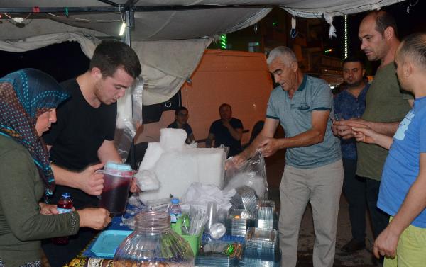 Rekor sıcaktan bunalanlar ‘karlama’ya koştu, koronavirüs tedbirlerini unuttu