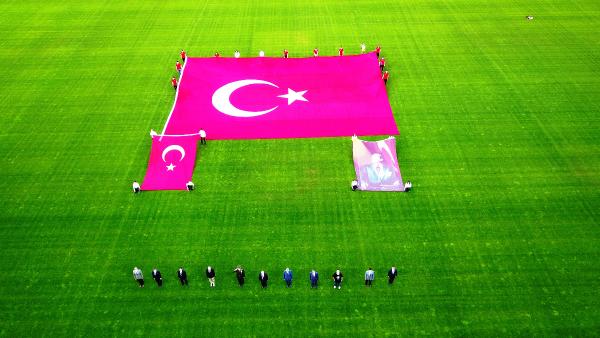 Sakarya’da saat 19.19’da ’19 Mayıs’ kutlandı