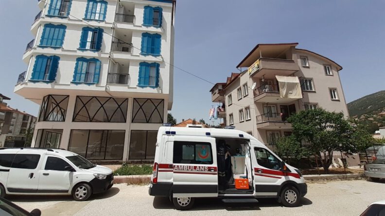 Si̇ni̇r Kri̇zi̇ Geçi̇ren Kadın Tartıştığı Kocasını Bıçakladı