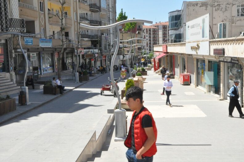 Şırnak’ta Kısıtlama Kalktı Gençler Sokaklara Koştu