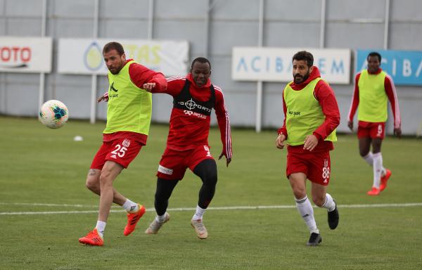 Sivasspor hazırlıklarını sürdürdü, testler negatif çıktı