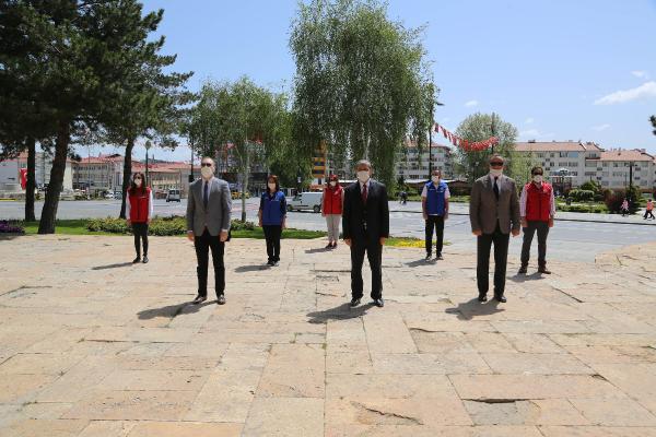 Sivas’ta 19 Mayıs’a sosyal mesafeli kutlama