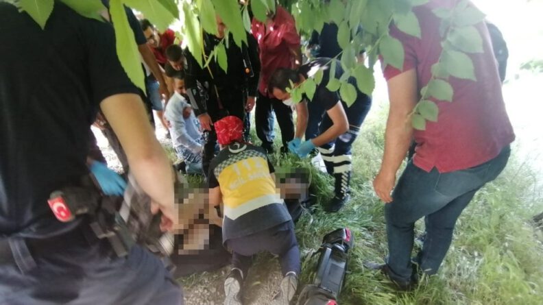 Sokağa Çıkma İzni̇nde Seri̇nlemek İçi̇n Gi̇rdi̇ği̇ Irmaktan Cansız Bedeni̇ Çıktı